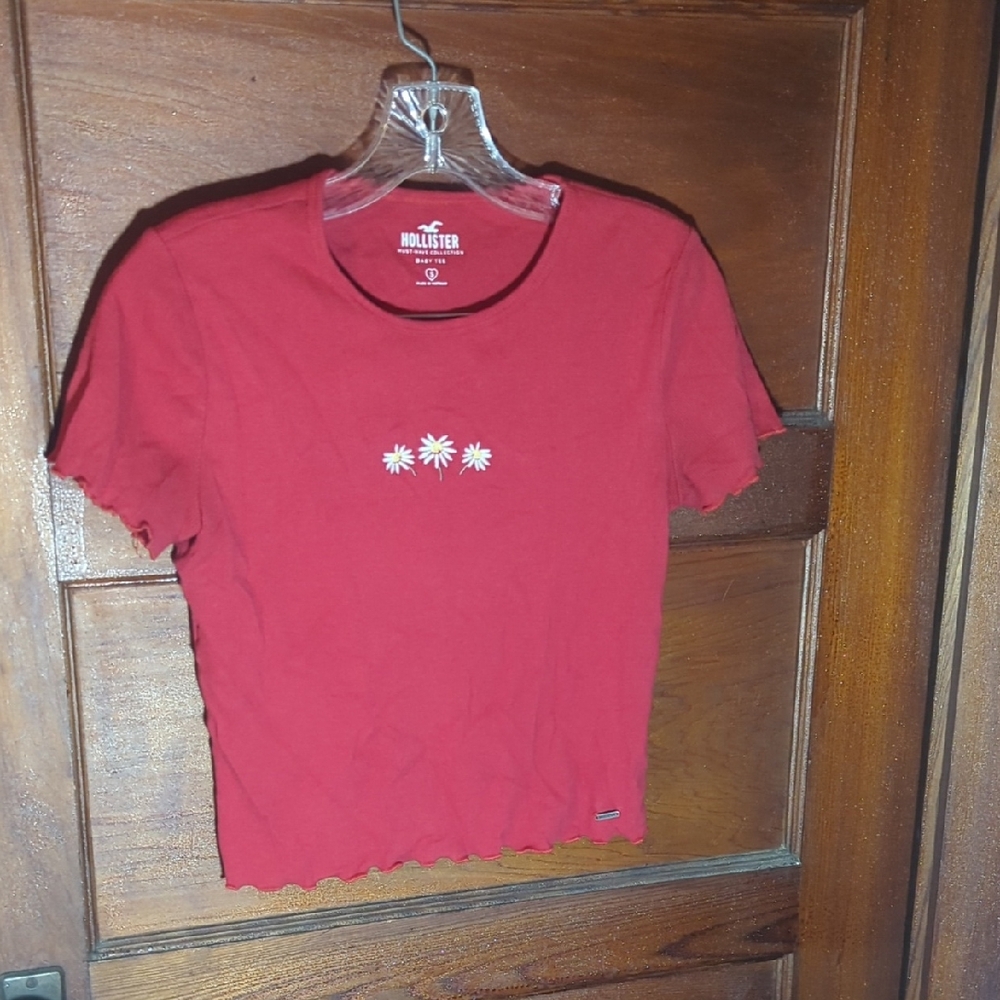 Hollister Women's Red Baby Tee